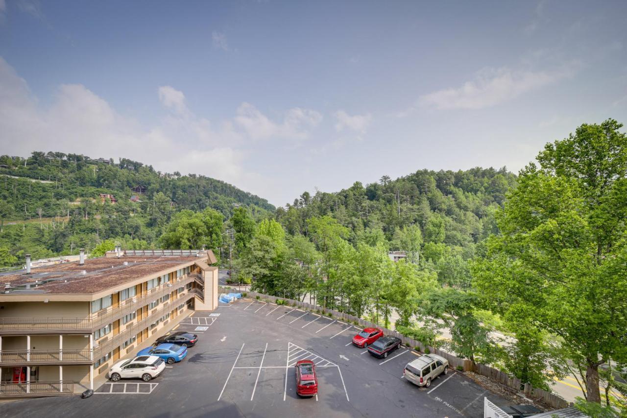 Stylish Gatlinburg Condo With Pool Walk Downtown! Kültér fotó